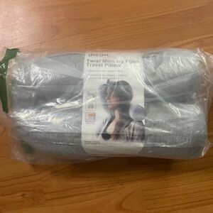NEW Dot&Dot Twist Bendable Memory Foam Travel Pillow - Gray